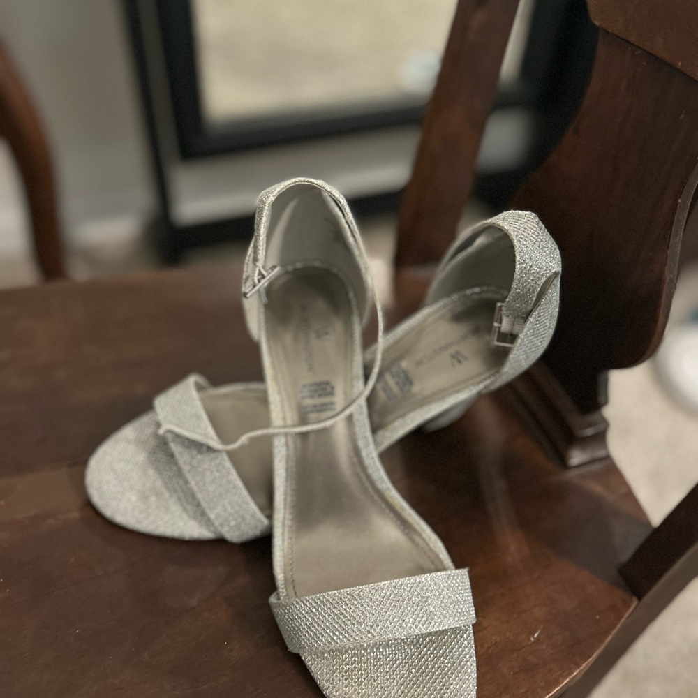 Worthington Silver Sandals Chic and Comfortable